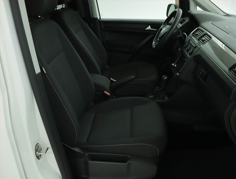 Volkswagen Caddy (2015) 2.0 TDI, 5Míst, 1Maj - fotka 9 z 15