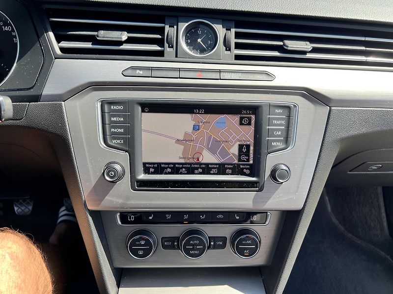 Volkswagen Passat 1.4TSI 92KW,NAVI,LED,ALU - fotka 37 z 44