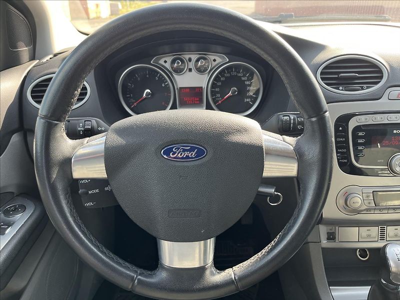 Ford Focus 1,8 i KLIMA 2x KOLA VYHŘ. OKNO - fotka 15 z 37