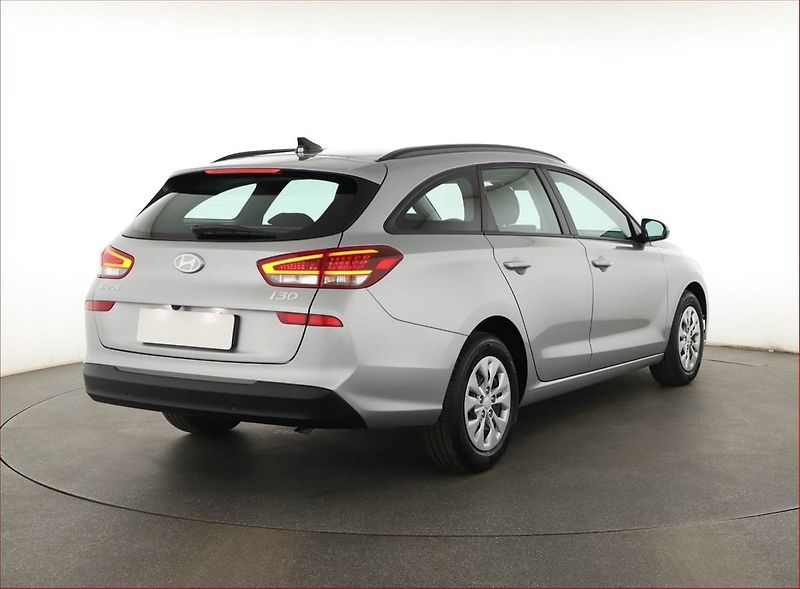 Hyundai i30 (2026) 1.0 T-GDI, COMFORT, KAMERA - fotka 5 z 13