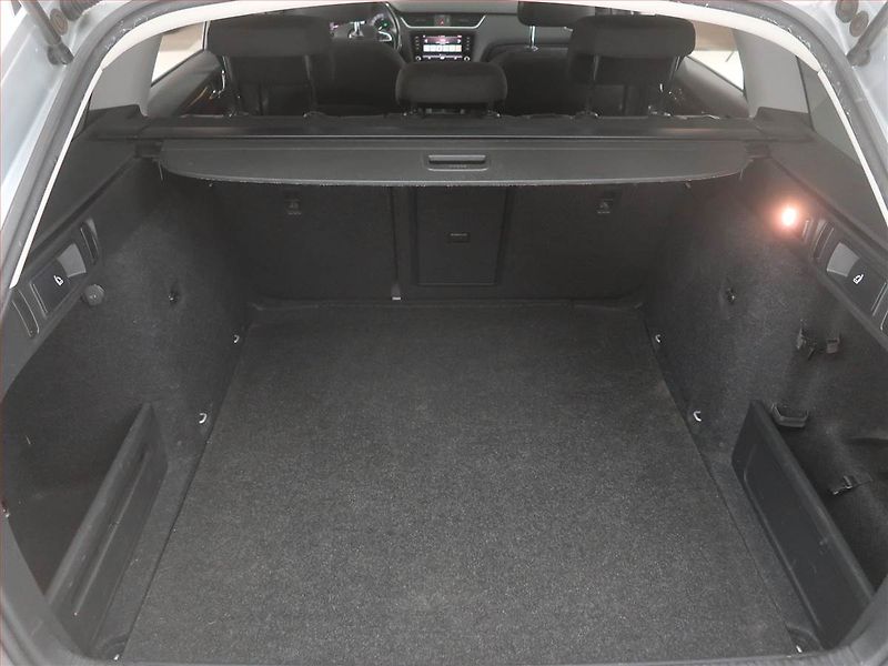 Škoda Octavia (2018) 1.6 TDI, Automat, Navi - fotka 14 z 20