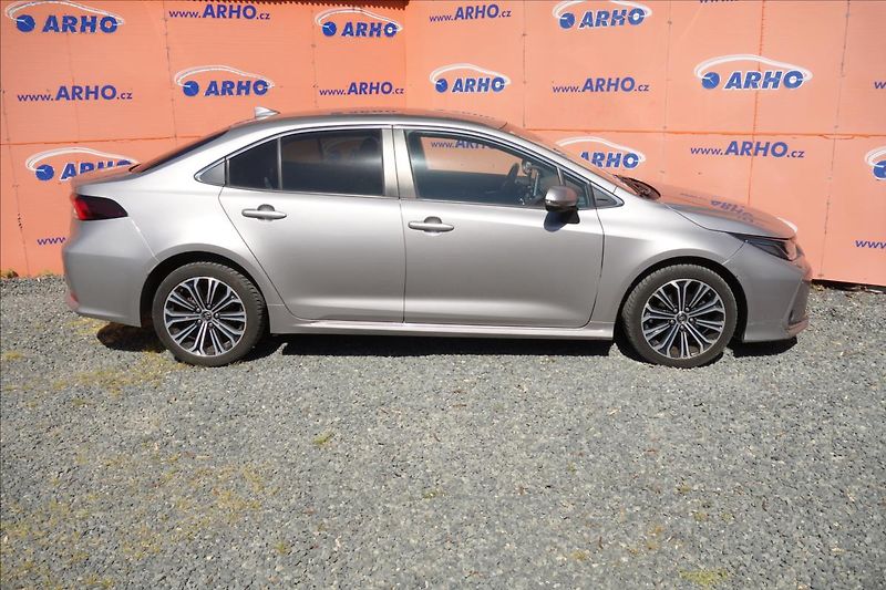 Toyota Corolla 1,6 VVT-i, ČR, 1 MAJ.,SERV.KN. - fotka 8 z 40