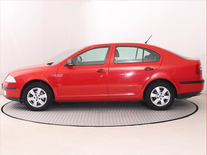 Škoda Octavia (2012) 1.6, Serv.kniha, Tempomat - fotka 3 z 16