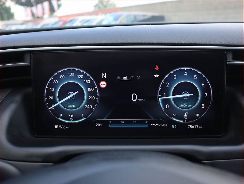 Hyundai Tucson (2021) 1.6 T-GDI 48V MHEV - fotka 11 z 22