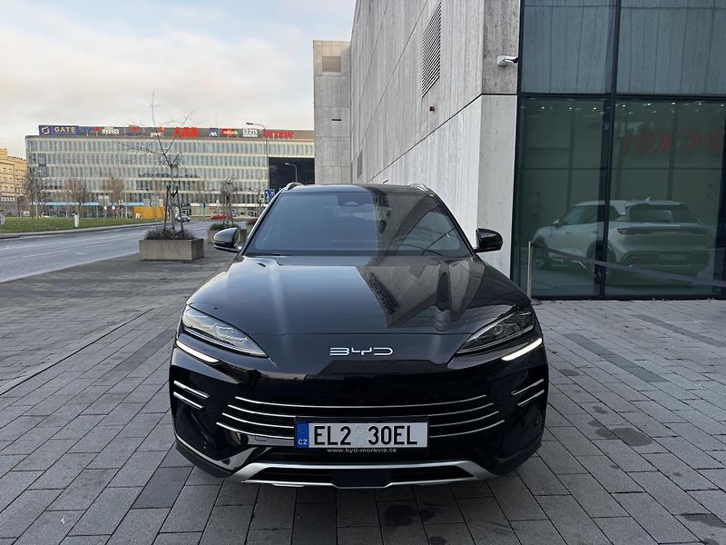 BYD Seal U (2025) DM-i Design AWD demo - fotka 10 z 10