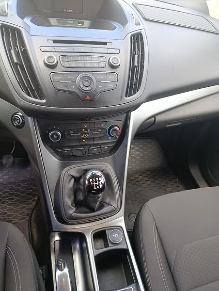 Ford Kuga (2016) - fotka 6 z 10