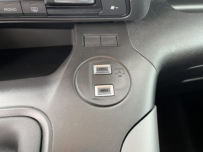 Toyota ProAce City Verso 1.5L D Family - fotka 22 z 32