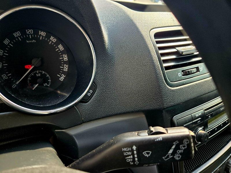 Škoda Yeti (2012) 1.4 TSI Serviska - fotka 11 z 26