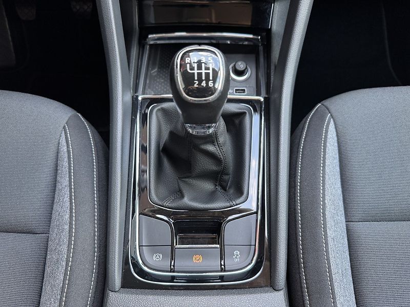 Škoda Karoq (2020) 1.5TSi LED Navi Kamera Tažné Z - fotka 10 z 47