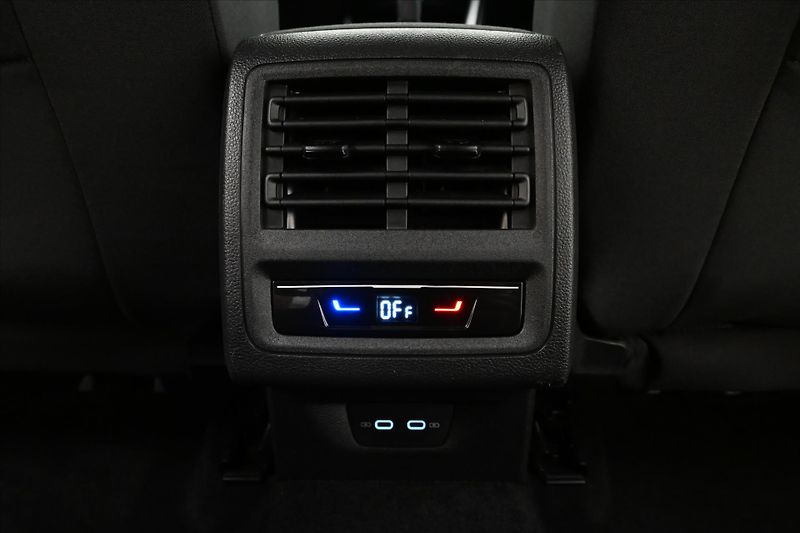 Volkswagen Golf 2,0 TDI 85kW Life Záruka až 5 - fotka 21 z 30
