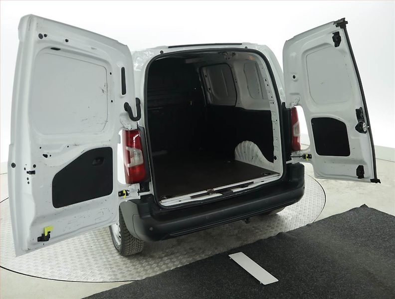 Opel Combo (2022) 1.5 CDTI, 3Místa, ČR, 1Maj - fotka 13 z 17