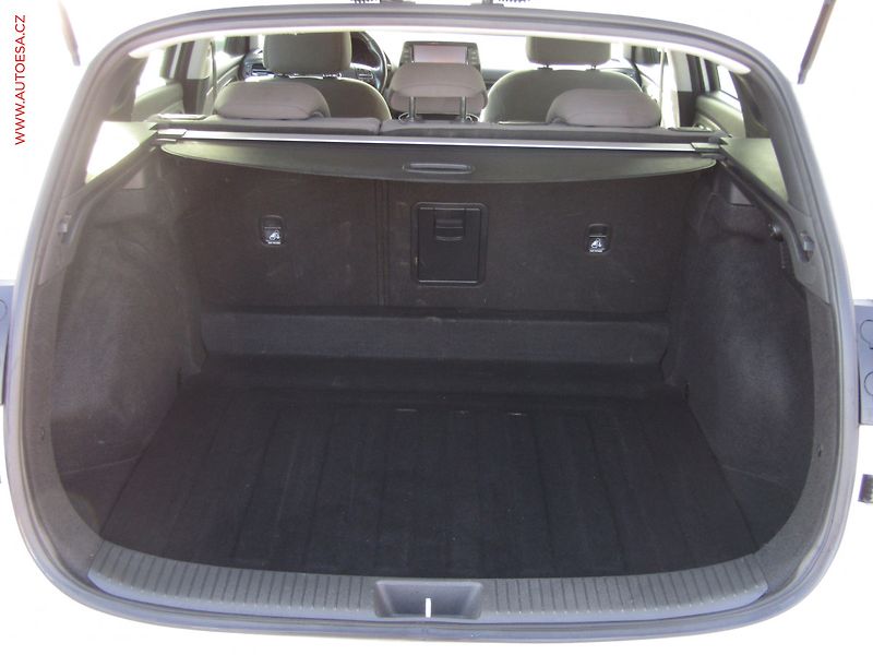 Hyundai i30 (2021) 1.6 CRDi, ČR, AT, park.kamera - fotka 7 z 19