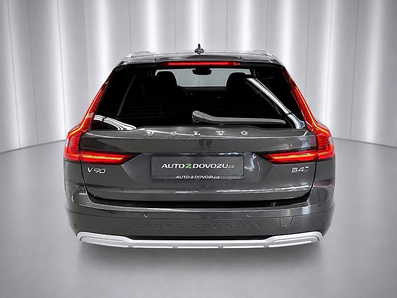 Volvo V90 B4 AWD ADVANCED, H&K, PANO, KE - fotka 5 z 26
