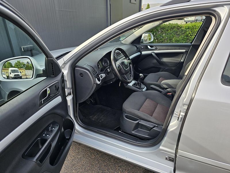 Škoda Octavia 1.2 TSI 77kW SPORT EDITION - fotka 17 z 42