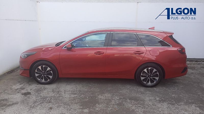 Kia Ceed SW (2025) 1,5 T-GDi TOP 7DCT - fotka 6 z 14