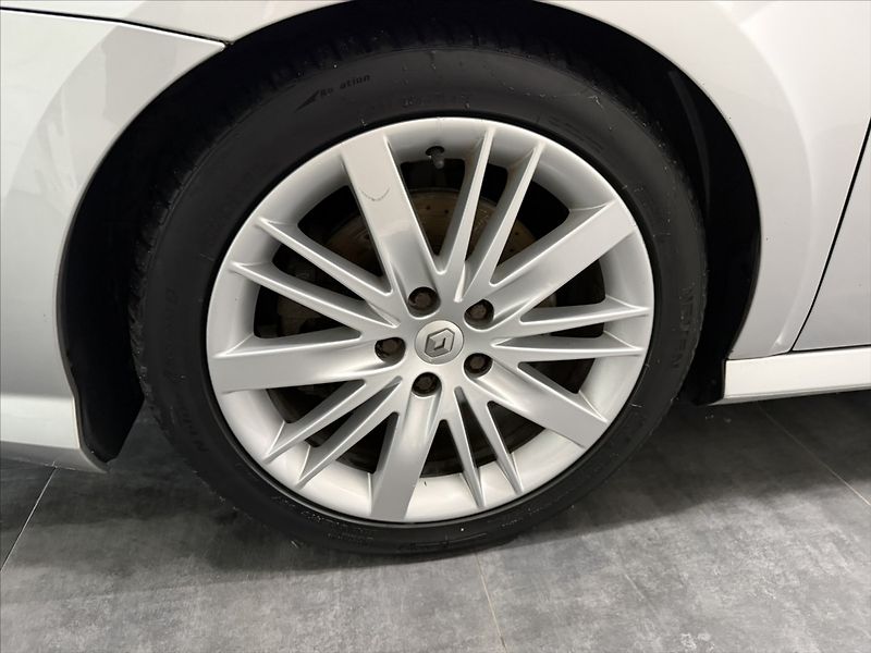 Renault Laguna 2,0   DCi GT 4CONTROL BI-XEN - fotka 36 z 42