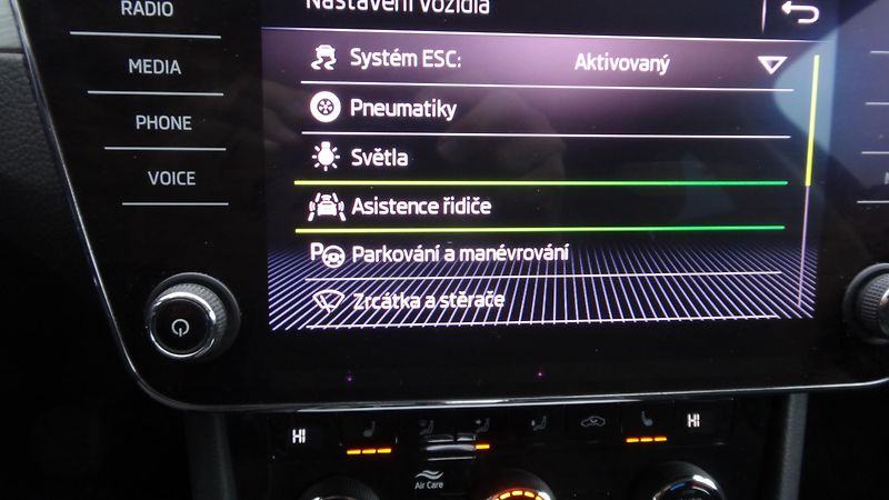 Škoda Superb 2.0TDi DSG Taž.zař. CEBIA  - fotka 17 z 32