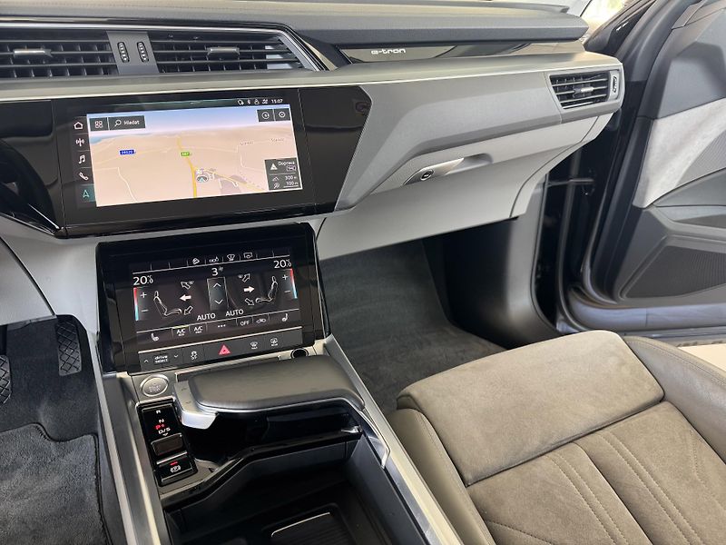 Audi e-tron 55 Quattro*300kW*REZERVACE! - fotka 18 z 35