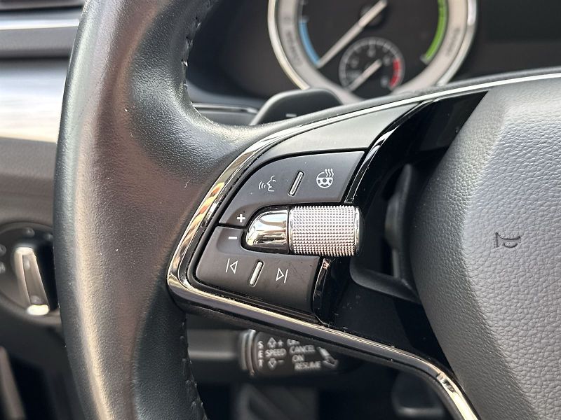 Škoda Superb (2020) Combi 1.4 TSI iV DSG Ambition - fotka 14 z 35