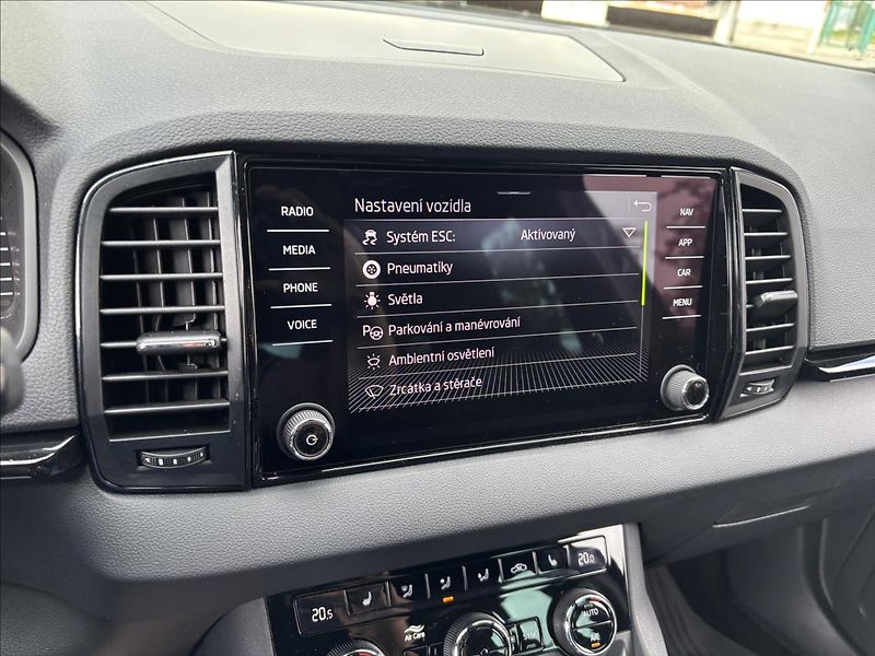 Škoda Karoq 1,5 TSI  110kW Sportline - fotka 38 z 51