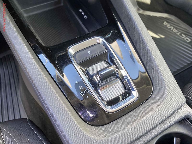 Škoda Octavia (2022) 2.0 TDi, 2.maj,ČR, Style - fotka 17 z 20