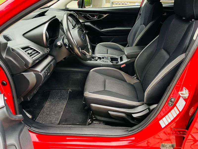 Subaru Impreza 2.0 4x4 AUT EXCLUSIVE SERVISKA - fotka 28 z 47