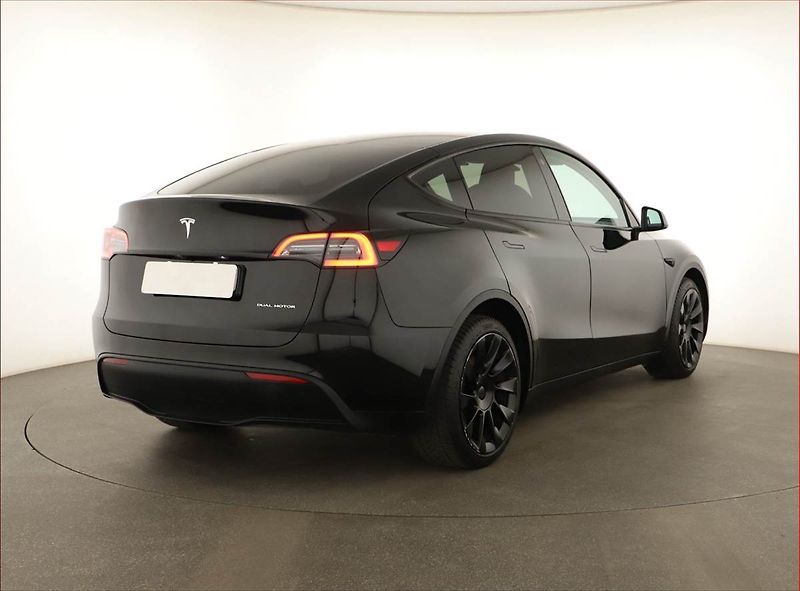 Tesla Model Y (2023) Long Range AWD 79kWh, SoH 91% - fotka 5 z 27