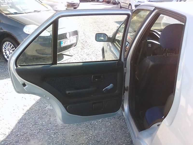 Peugeot 106 (2000) 1.1i, STK do 11/2027 - fotka 24 z 28