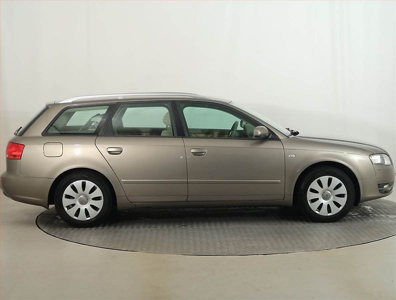 Audi A4 (2005) 2.0, po STK, Tažné, rezervace - fotka 6 z 13