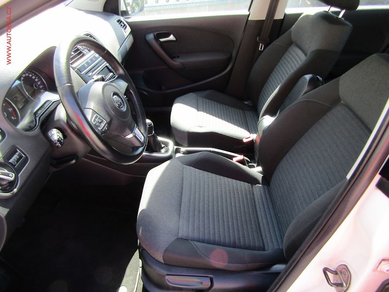Volkswagen Polo (2014) 1.2 i, Comfortline - fotka 9 z 17