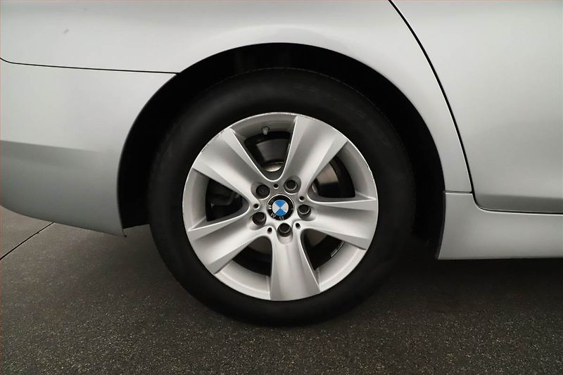 BMW Řada 5 (2014) 520d, Automat, Kůže, Tempomat - fotka 20 z 20