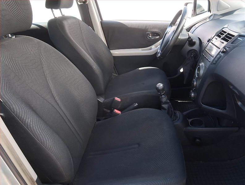 Toyota Yaris (2009) 1.33 Dual VVT-i, po STK - fotka 9 z 16