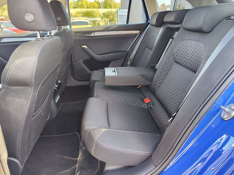Škoda Superb 2.0 TDI/110kW Style DSG - fotka 11 z 32
