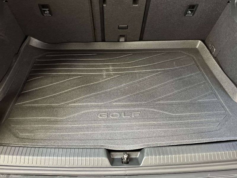 Volkswagen Golf (2024) 1.0 TSI Life - fotka 15 z 20