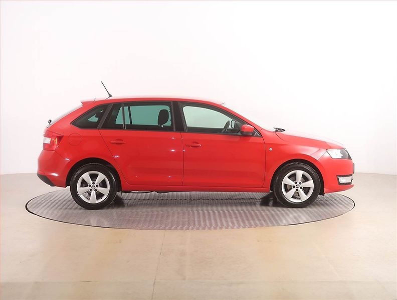 Škoda Rapid (2014) Spaceback 1.2 TSI, Tempomat - fotka 6 z 17