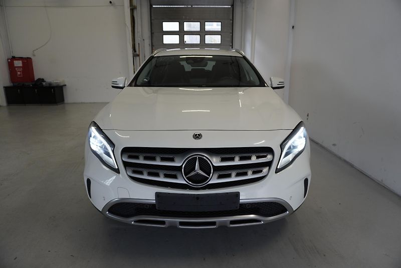 Mercedes-Benz GLA 200 2.2D 100 kW AUTOMAT - fotka 2 z 32