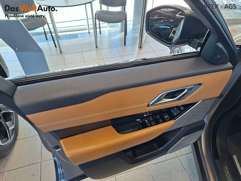 Land Rover Range Rover Velar (2018) D240 SE,2.0L 177kW,4x4,Automat - fotka 13 z 33