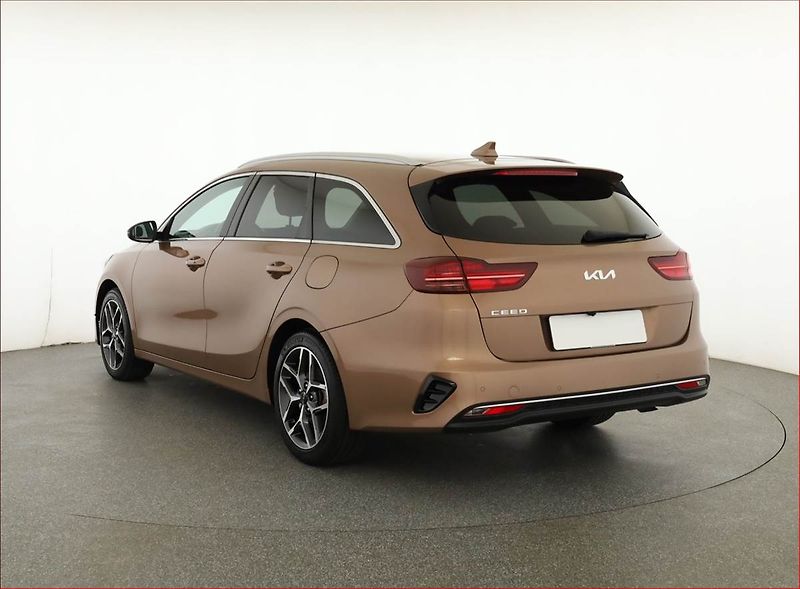 Kia Ceed (2022) Top 1.5 T-GDI - fotka 4 z 21