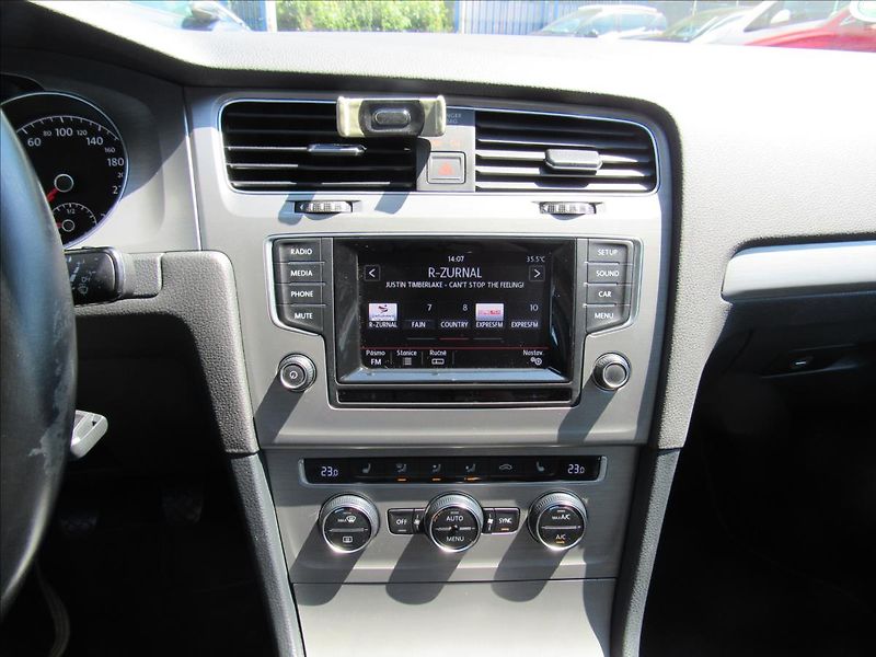 Volkswagen Golf 1,4 TSi 90kW Comfortline - fotka 15 z 34
