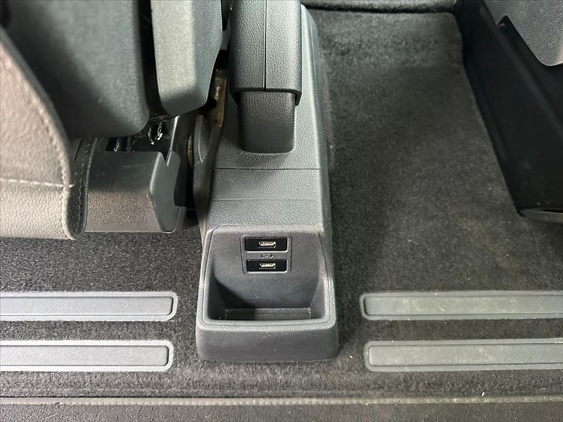 Ford Tourneo 2,0 TDCi 136kW 8MÍST AUTOMAT - fotka 21 z 48