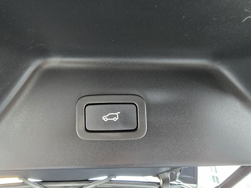 Land Rover Range Rover VOGUE 4,4 V8 250kW 4x4 TAŽNÉ - fotka 56 z 61