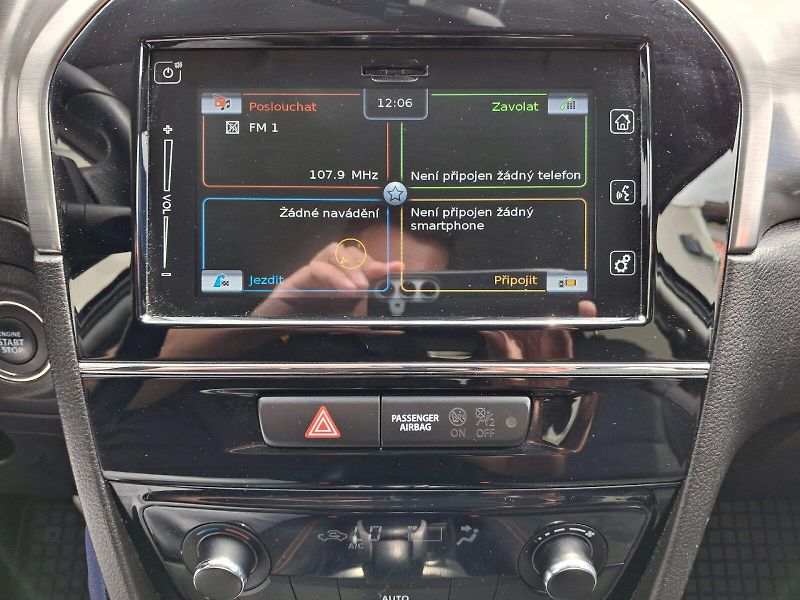 Suzuki Vitara (2017) Automat 4x4 1,4i 103kW - fotka 17 z 33