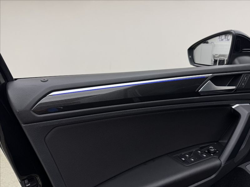 Volkswagen Tiguan 2,0 DSG DPH ACC NZTOP VC TAŽNÉ - fotka 35 z 49