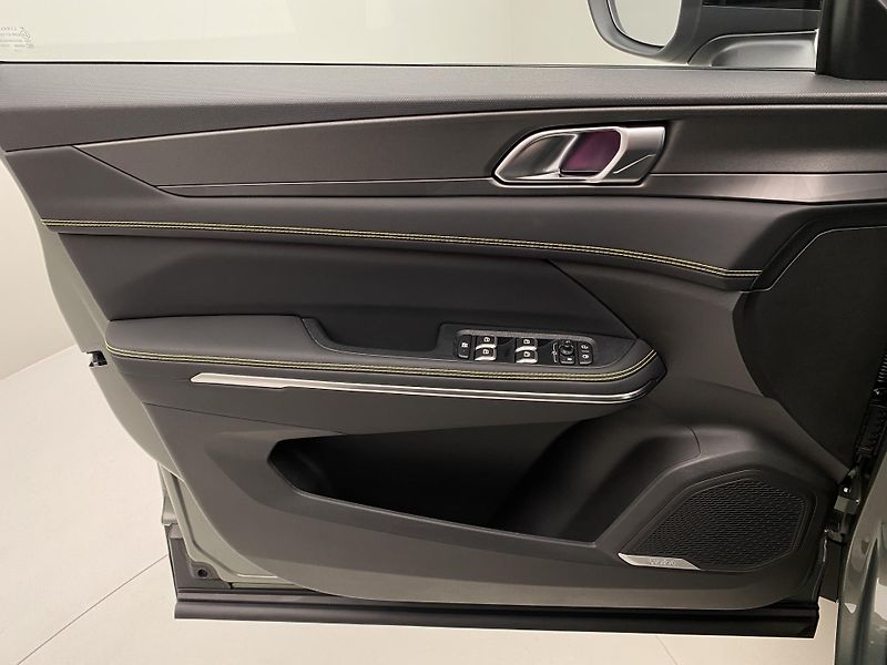 Lynk & Co 01 (2025) MORE PHEV AUT CZ 1.maj - fotka 6 z 90