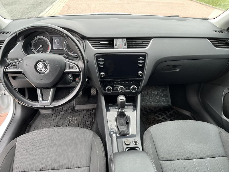 Škoda Octavia 1.6 TDi DSG Style 85 kW - fotka 12 z 34