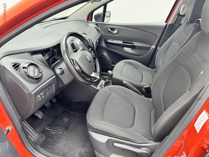 Renault Captur (2017) 0.9 TCe, ČR, AC, TZ, park - fotka 9 z 16