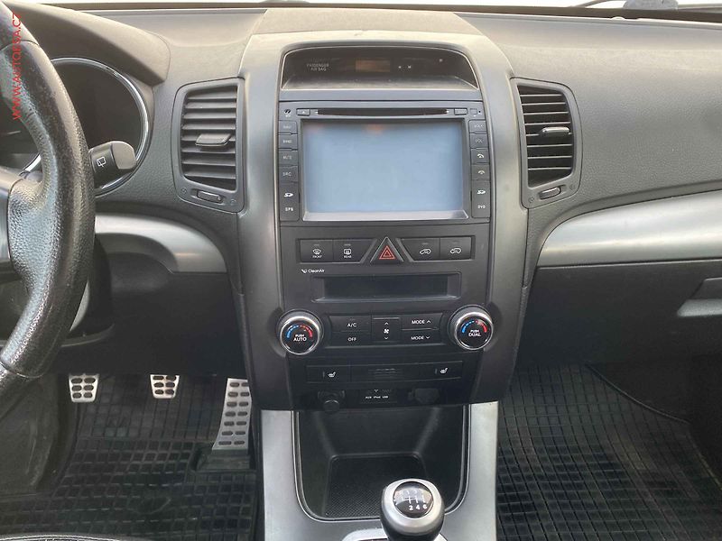 Kia Sorento (2011) 2.2 CRDi 4x4, ČR, AC, xenon - fotka 12 z 17