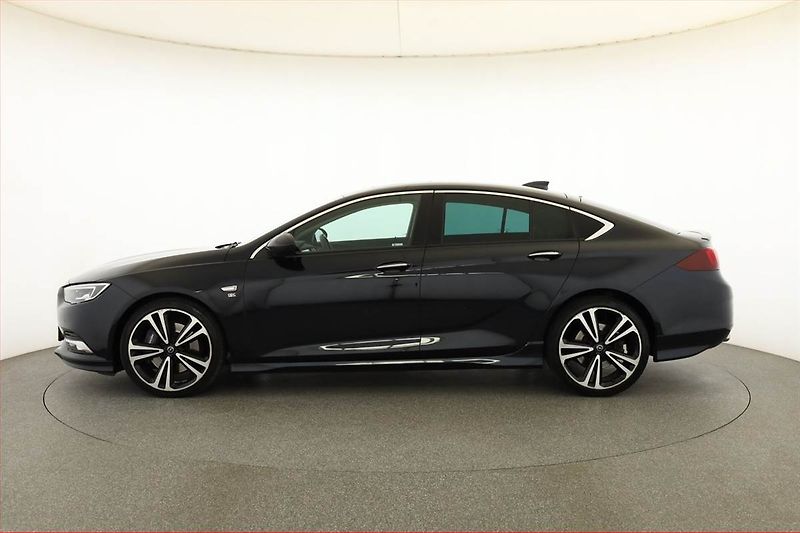 Opel Insignia (2017) OPC Line 2.0 Turbo 4x4, 4X4 - fotka 3 z 20