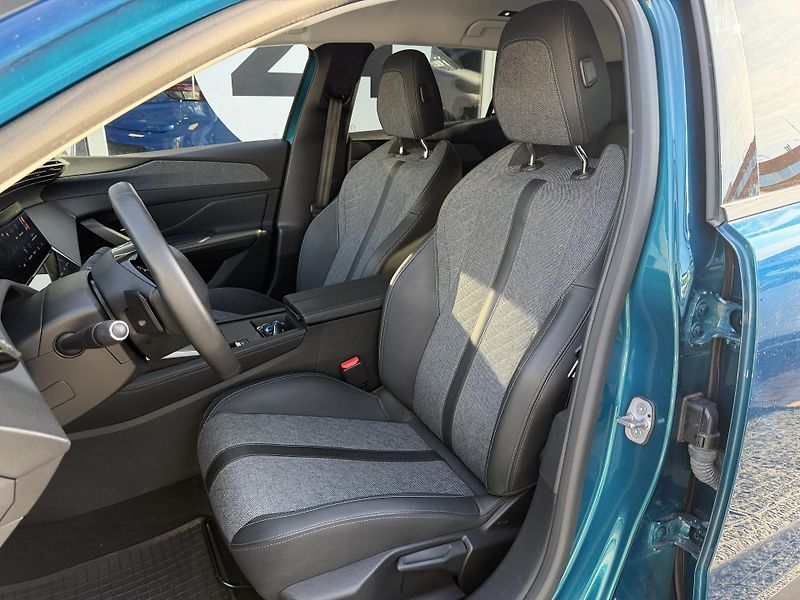 Peugeot 408 (2024) ALLURE PureTech 130k EAT8 - fotka 18 z 42