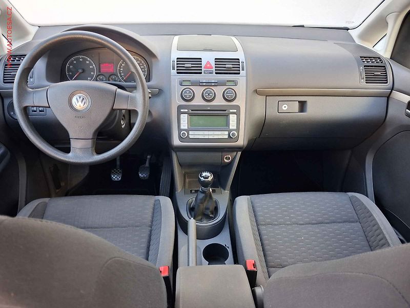 Volkswagen Touran (2007) 2.0 i, AAC, tempo - fotka 8 z 16
